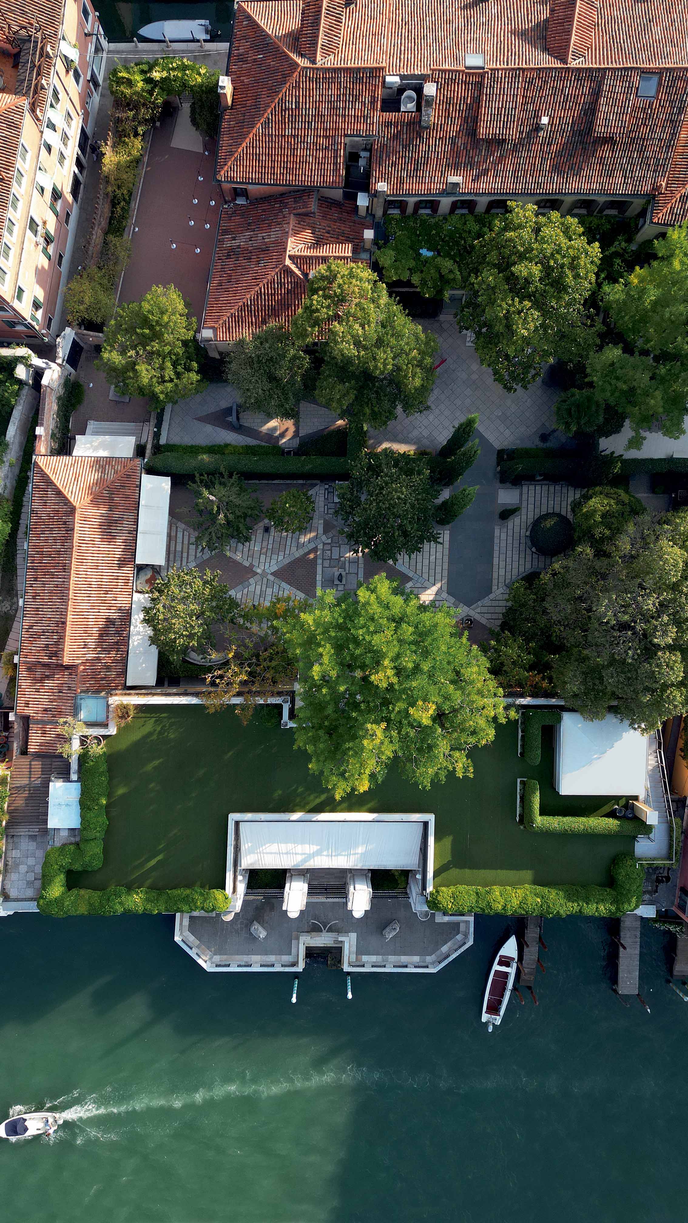 Peggy Guggenheim Collection, view from the Canal Grande, photo: Marco Valmarana, courtesy of Marsilio Arte
