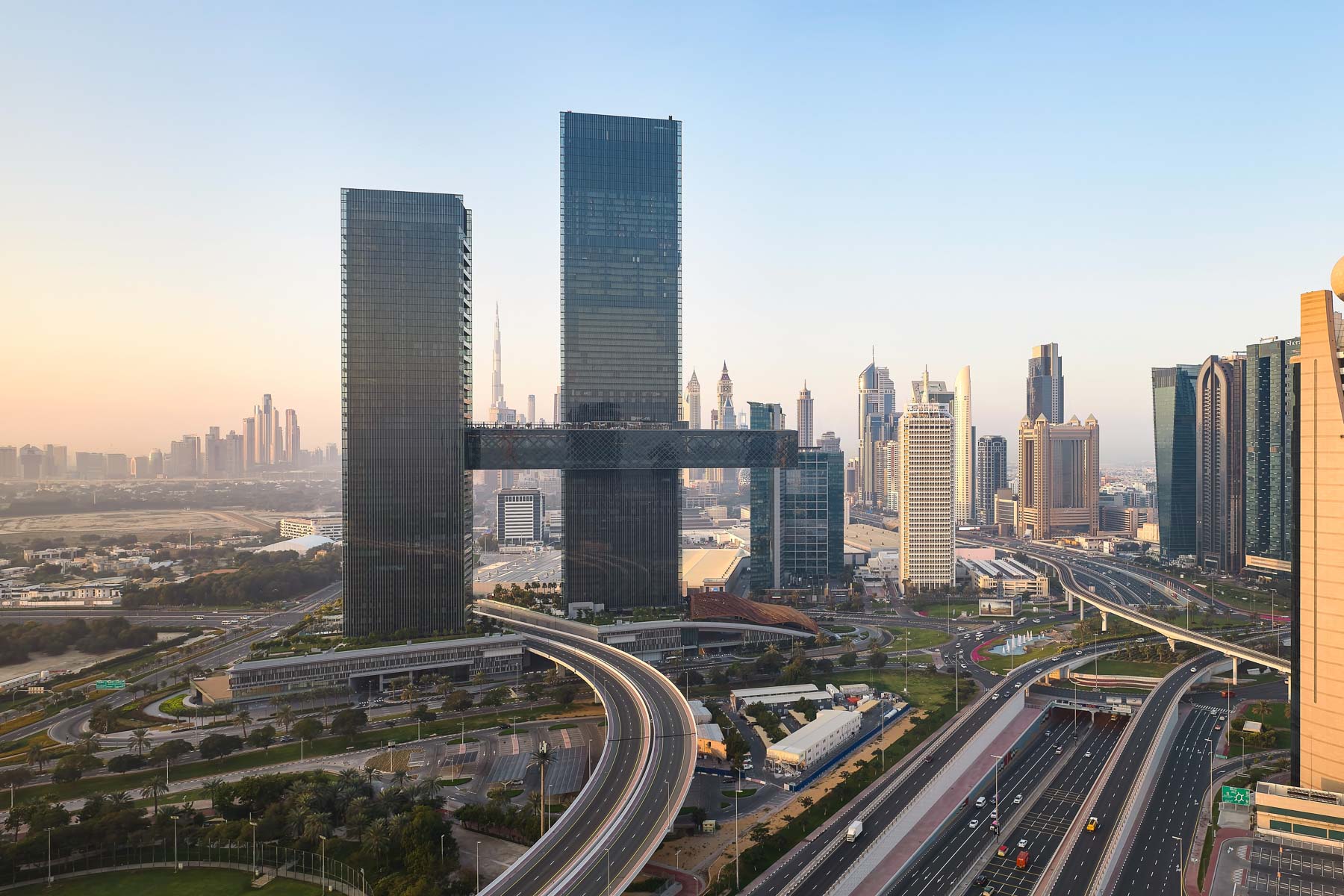 hochhaeuser mit weltrekord auskragung in dubai von nikken sekkei 1